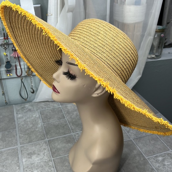 NINE WEST Braided Large Wide Brim Hat with Paper yellow Flower ๐ผ & yellow trim - Picture 9 of 12